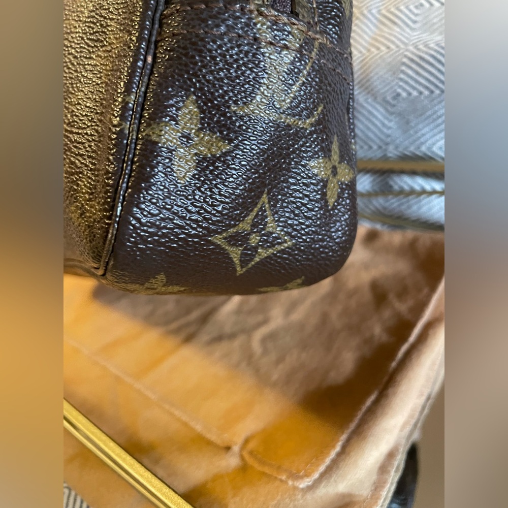 Louis Vuitton Trousse 23 Unisex Classic Monogram Canvas Cosmetic Bag | Vintage - Picture 8 of 17